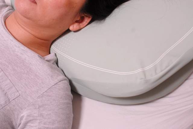 从「僵硬」中开机，添眠荷叶护颈枕，热敷又牵引，躺下就回血！