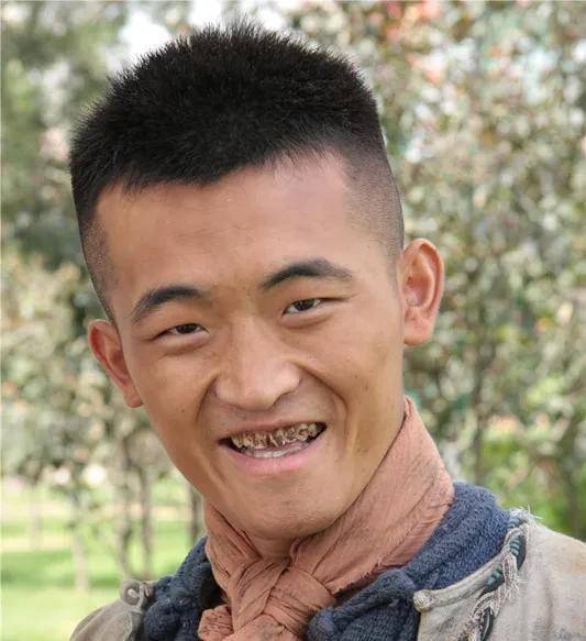 娱乐圈是个圈,《扫黑风暴》最"丑"的配角,朋友圈却全都是大咖