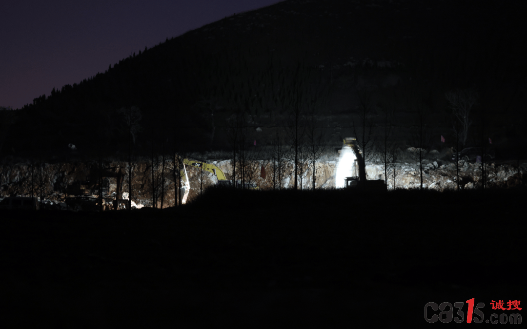 山东泗水一养殖场被曝无证采矿:立项两年未养一头牛却卖石料(图3)