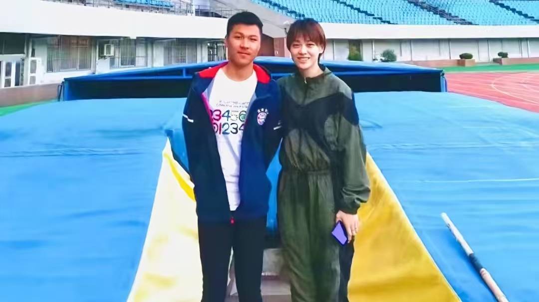 42岁刘翔近况曝光,长期在国外旅游,靠终身合同吸金,远离喷子!
