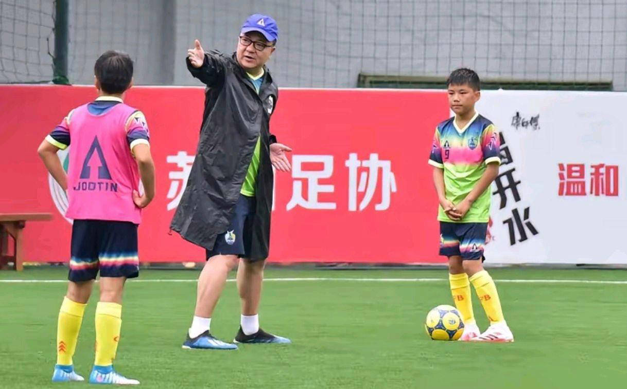 无证教练凭实力证明自己！董路率队挺进曼努埃尔杯四强，回应质疑打脸前国脚