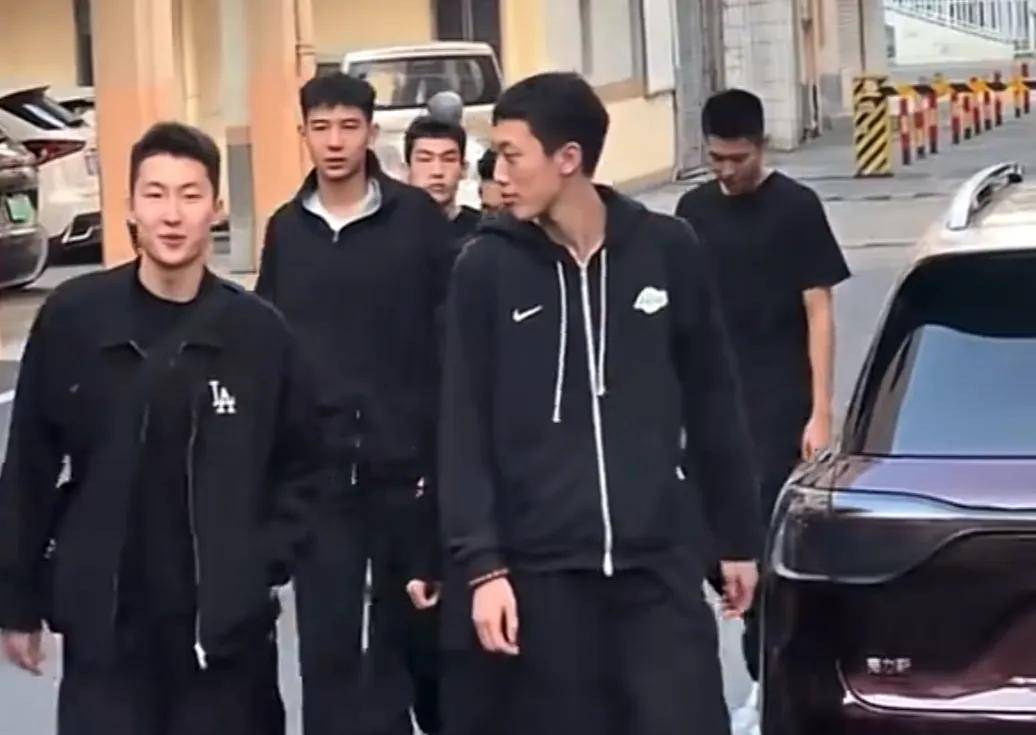 没有加盟广州队！夏振峰出席广东队出征仪式，可能被朱芳雨签回？