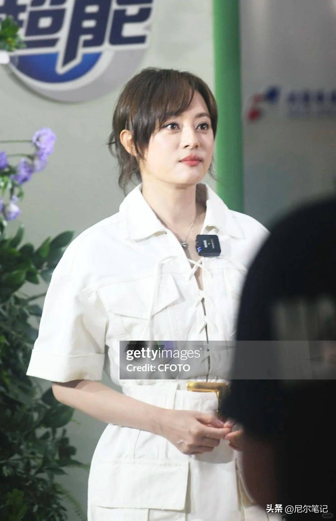 孙俪现身公益展本人面色红润少女感强眼球也不凸了颜值大回春