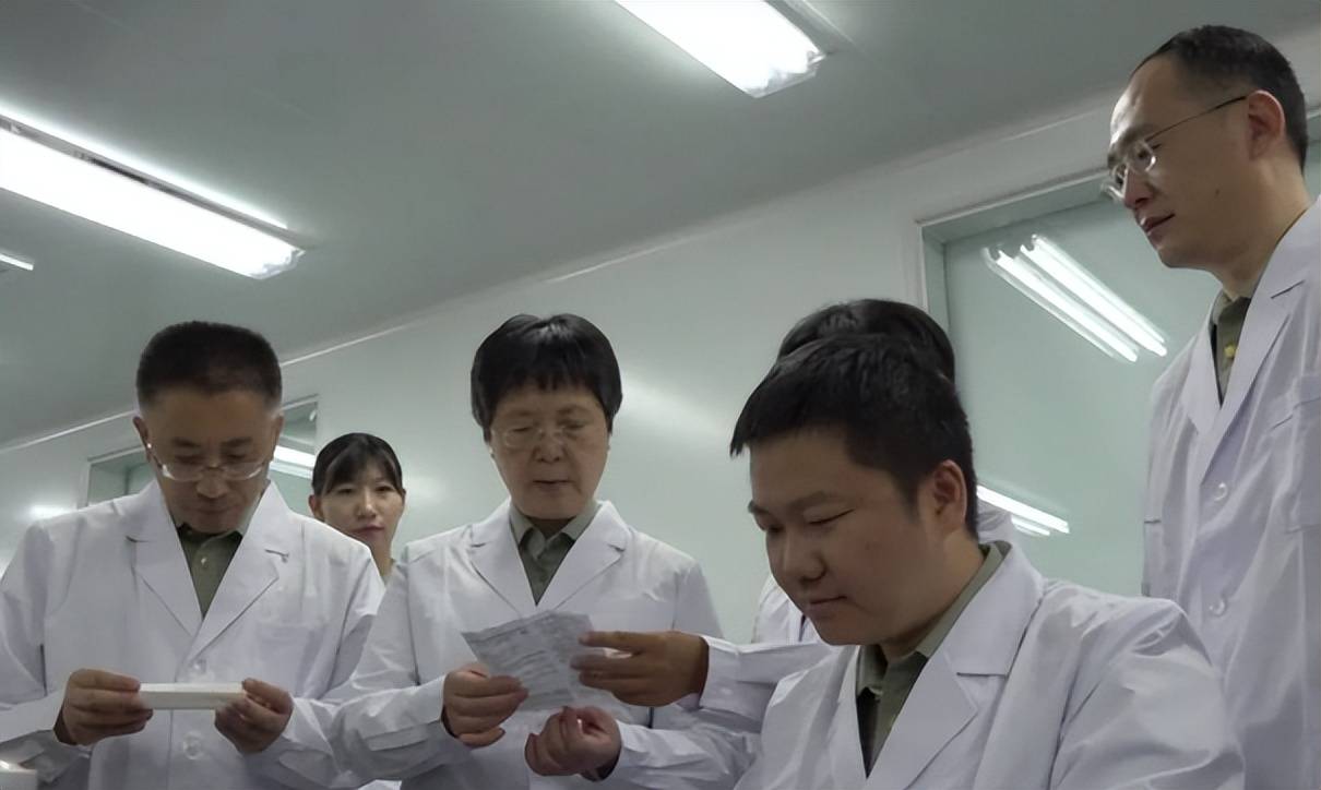 女将军陈薇,结婚30年没做过家务,丈夫:做家务是对她才能的浪费