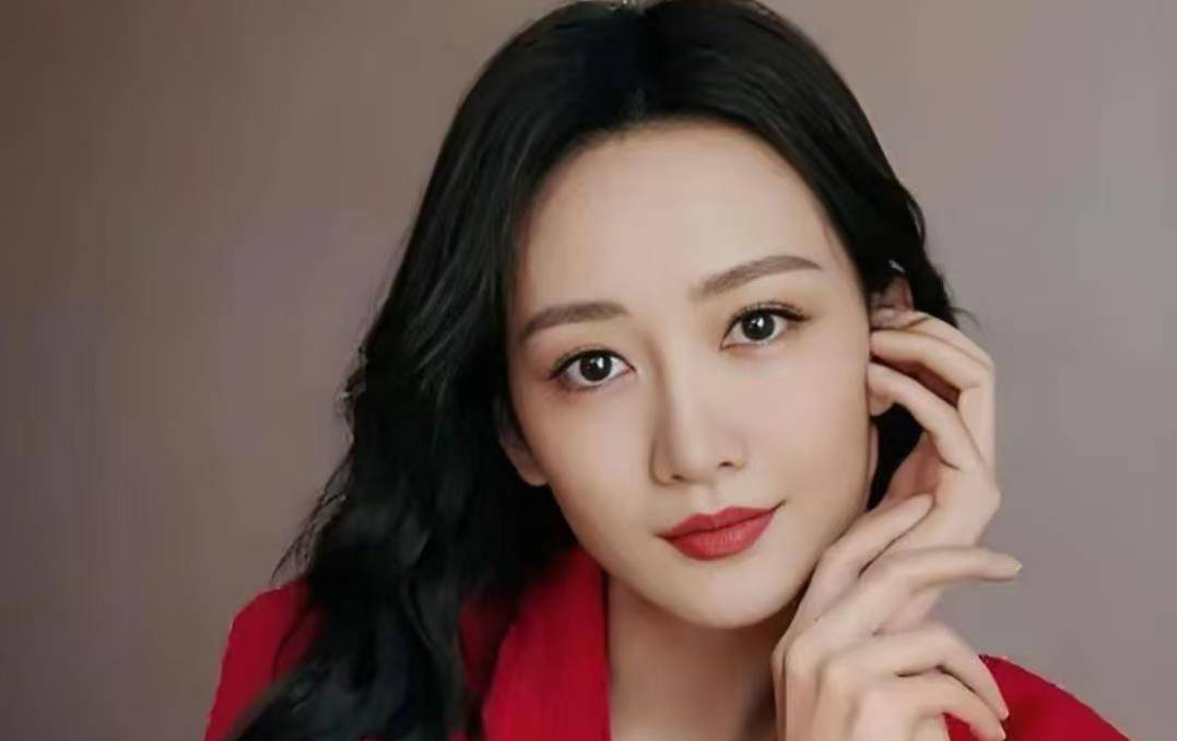 王鸥才是大赢家!住豪宅独自养娃,花10w请3位保姆照顾