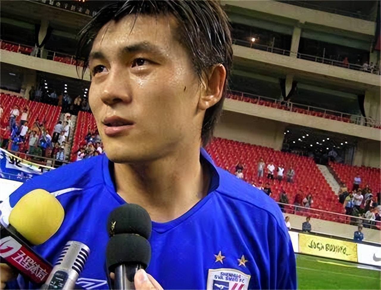 2000年,这本该是张玉宁足球生涯的巅峰时期,却发生了一场意外的车祸