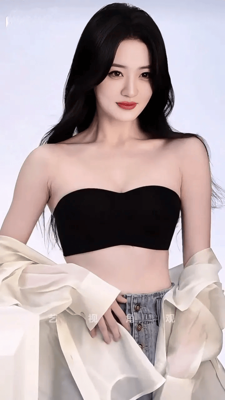 徐璐写真超火辣！雪肤玉貌魔鬼身材太性感