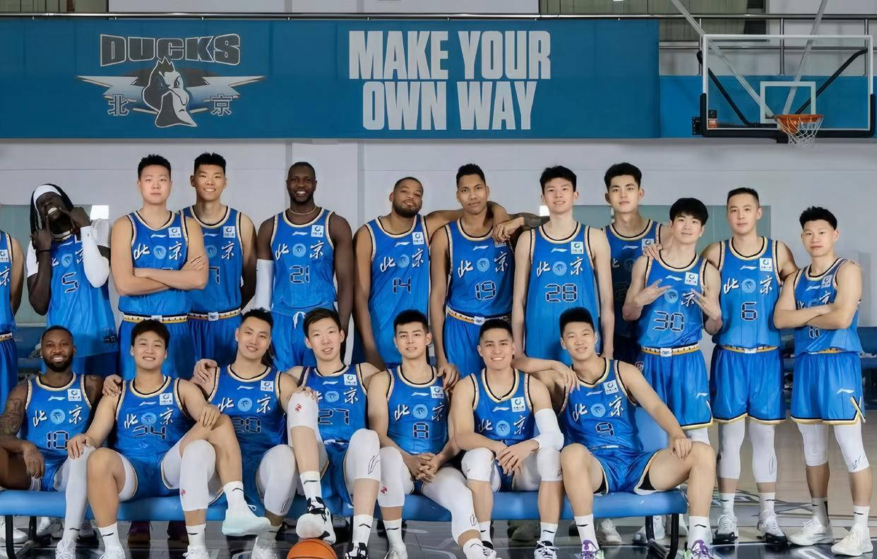 北京队新赛季开门红：周琦三节高效12+8，赵睿首秀表现出色