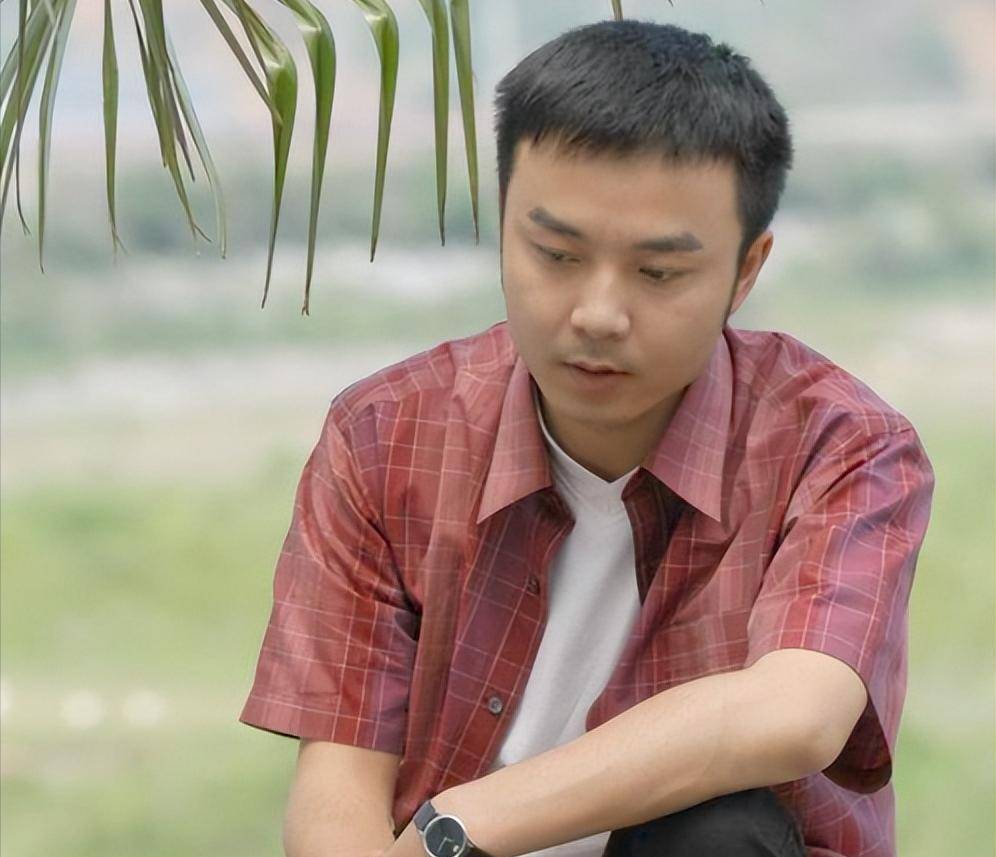 随后,一档名为《越策越开心》的节目,让他在湖湘大地声名鹊起