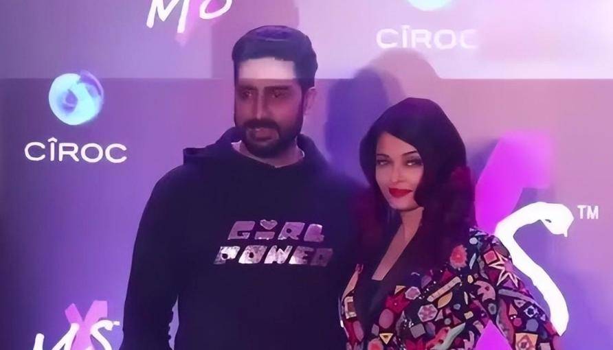 婚礼当天,阿布舍克为了确保婚礼顺利进行,特地雇佣了500名警察