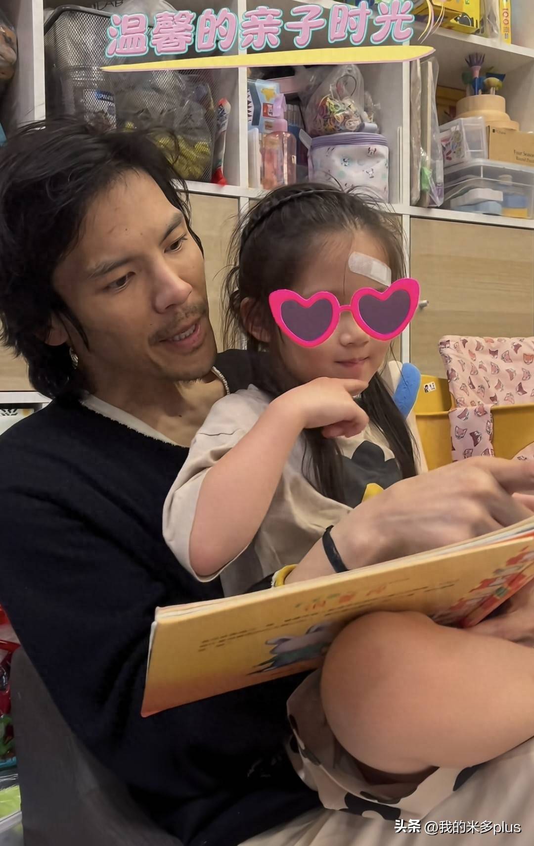 郭碧婷一家4口团聚向佐陪岳父遛弯尽孝心3岁儿子骑爸爸脖子上