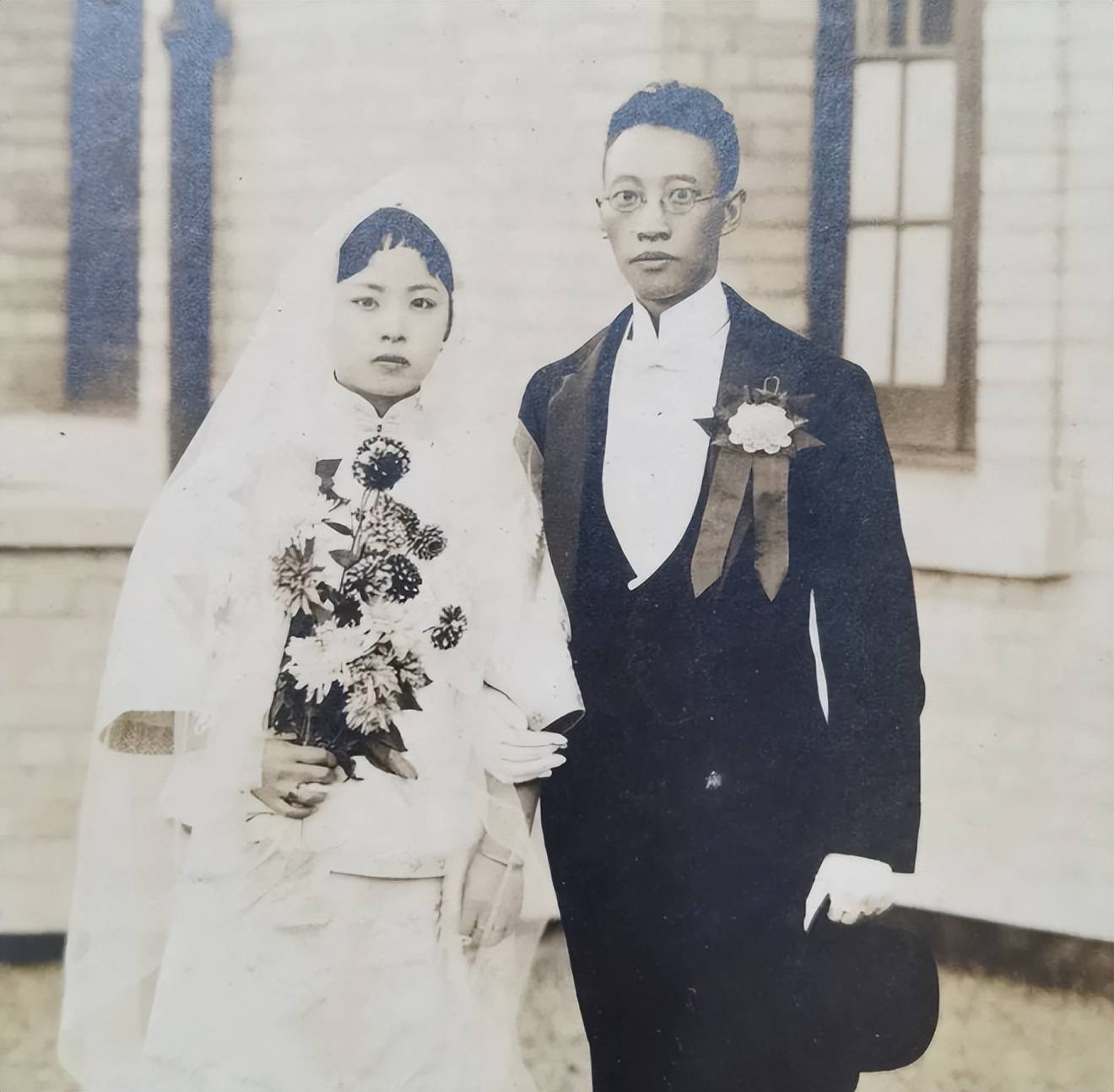 面对众人的质疑和非议,李汉俊始终坚定心意,坚持与陈静珠结婚