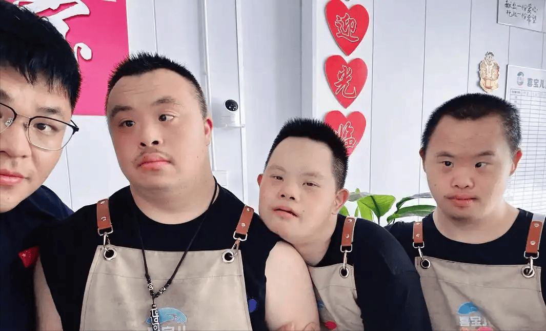 唐氏宝宝普遍肌肉张力低,全身像没拧紧的发条