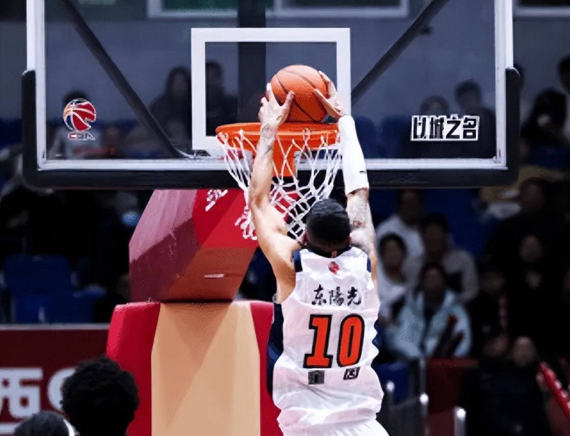 广东首节险胜广州！双外援与两名首发齐爆发，胡明轩低迷，郭艾伦火力全开