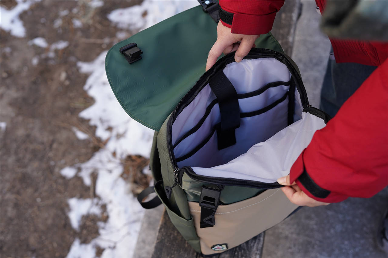 青橙微熟魔鬼猫时尚大容量双肩包日常使用蛮好