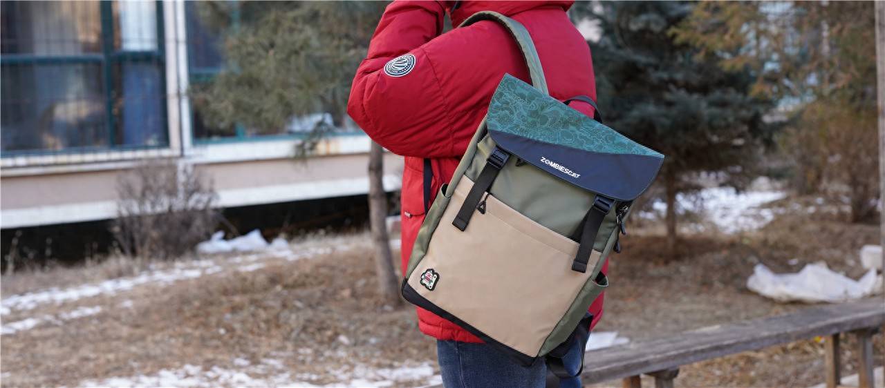 青橙微熟魔鬼猫时尚大容量双肩包日常使用蛮好