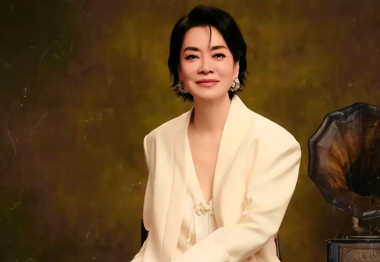 放弃争夺260亿遗产,带着女儿远走美国,如今才知道她有多清醒_搜狐网