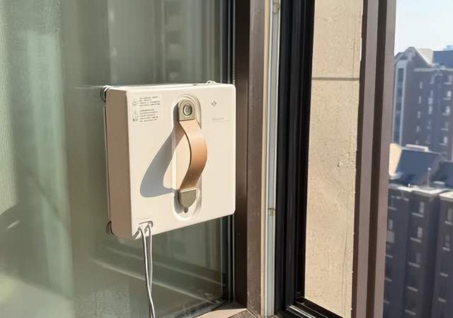 哪个牌子擦窗器好？擦窗机器人是不是智商税？高层擦窗机器人排行榜前十名，性价比高！