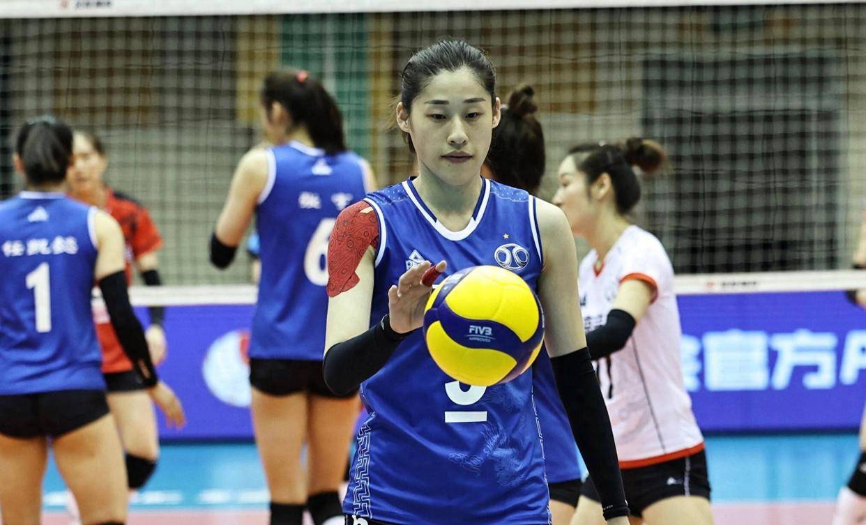 怎么就刘晓彤,不声不响地,成了那批人里第一个当上处级干部的?