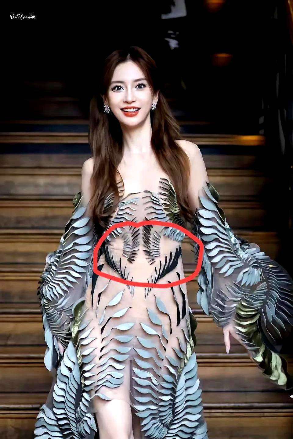 杨颖瘦成纸片人肋骨突出,无修图生图遭疯传,网友:太吓人了!