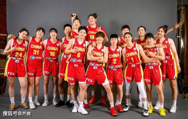 宫鲁鸣现场观赛!中国女篮2025年总结:亚洲杯获季军,张子宇崭露头角