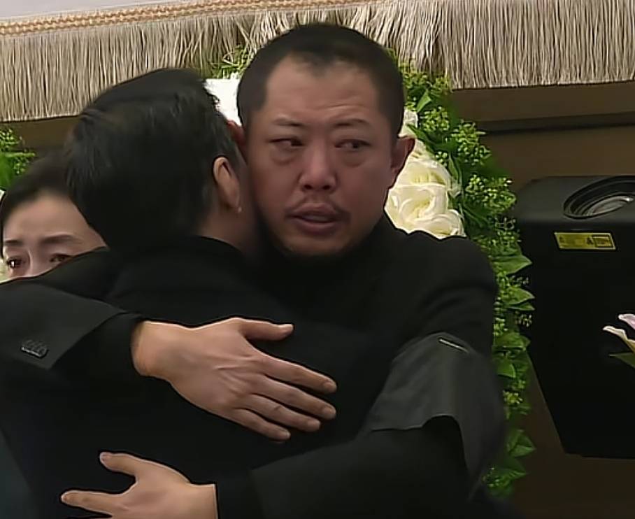 冯远征梁丹妮献白菊,颜丙燕孙茜掩面哭