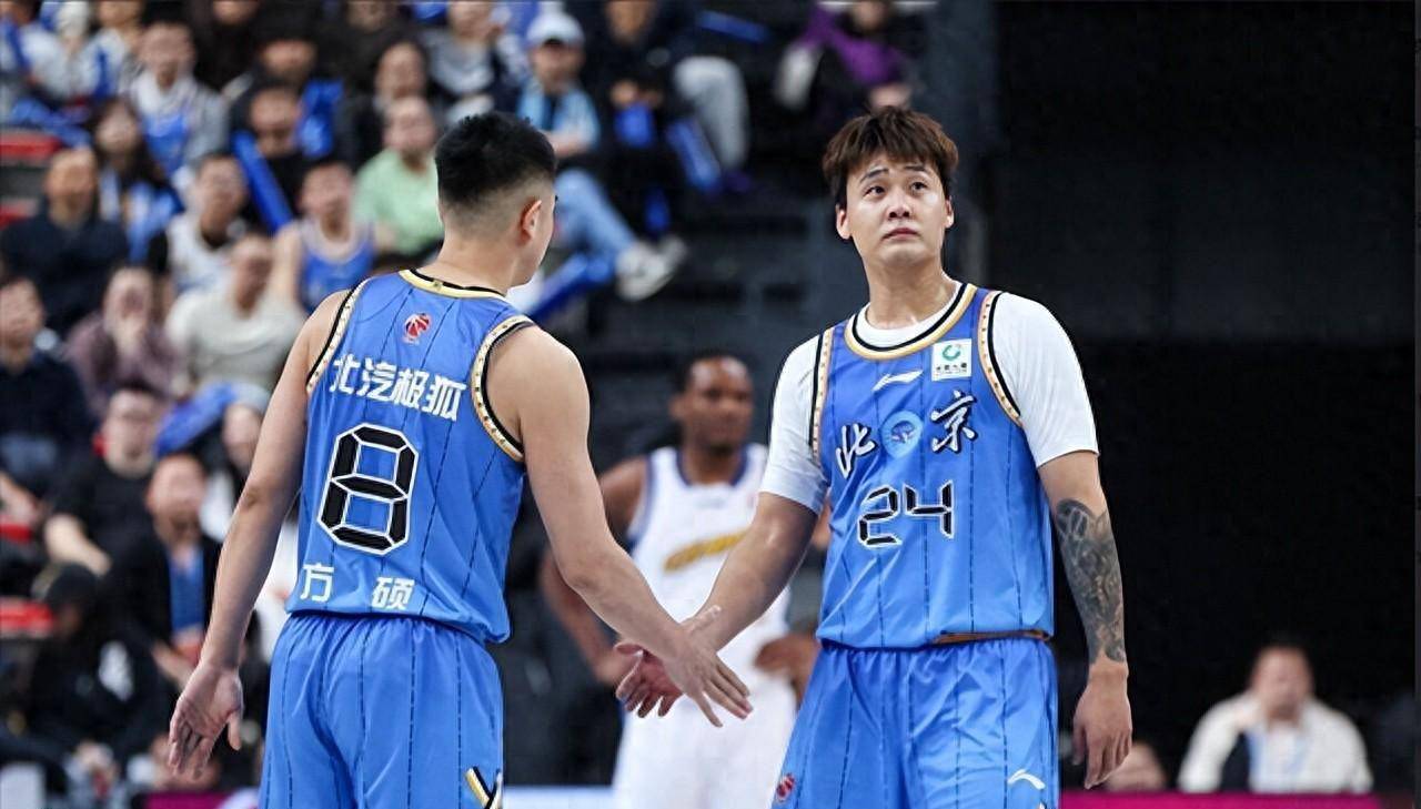 北京输球揪出最大毒瘤！4失误+在场输14分，配得上核心称号吗？_搜狐网