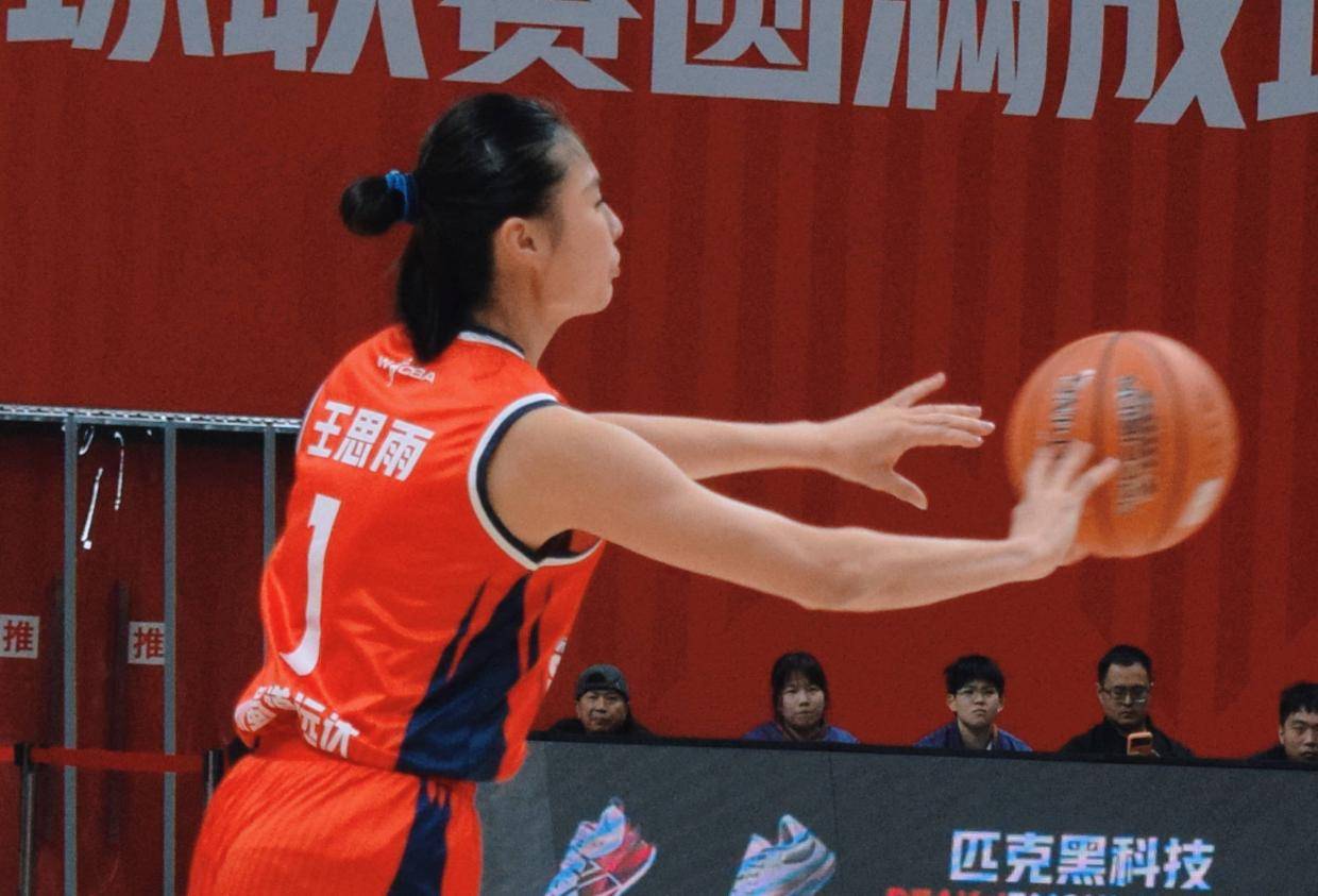 泪目！中国女篮30岁王牌满血归来轰22+10：宫鲁鸣该重用她？