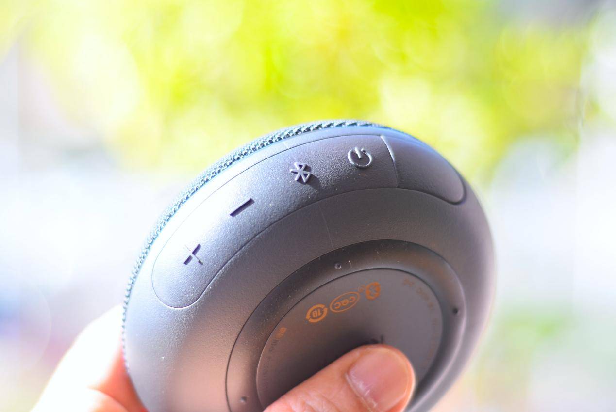 灵动黑橙撞色，可拆卸金属挂扣，新年就送这个REDMI 2蓝牙音箱