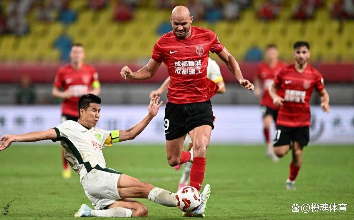 重量级签约！北京国安国脚级中锋驰援成都蓉城，据传年薪500万