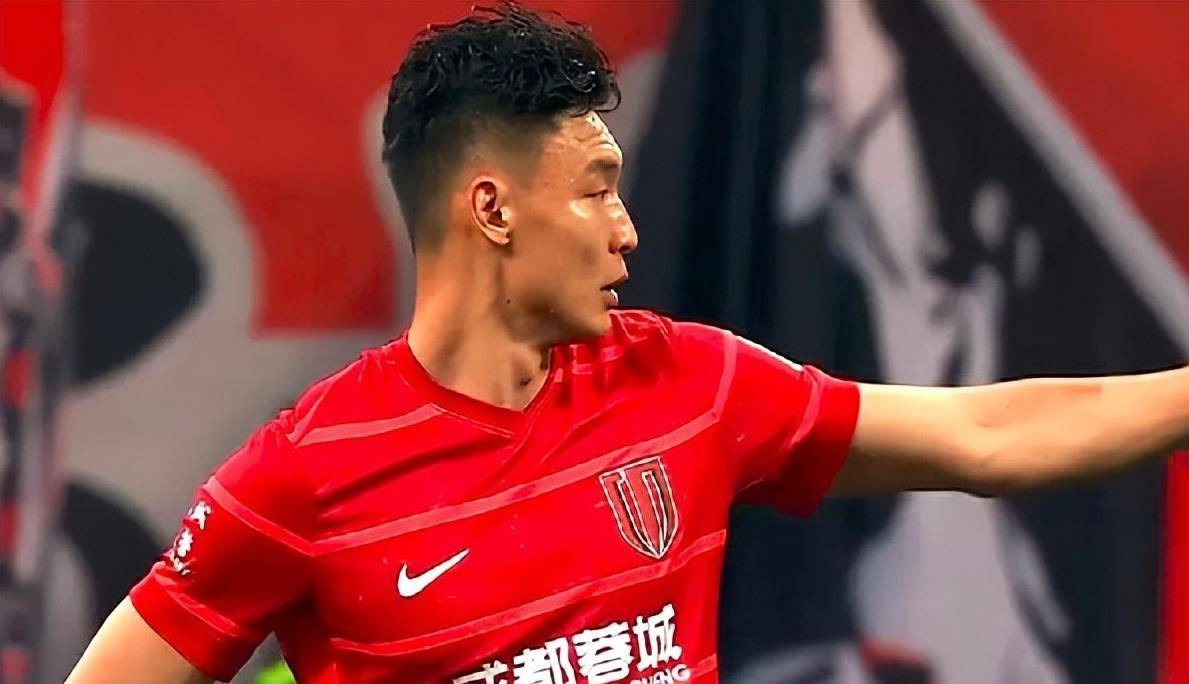 拆队豪赌！蓉城为换一个0球0助国脚，竟送走队长+后防核心？