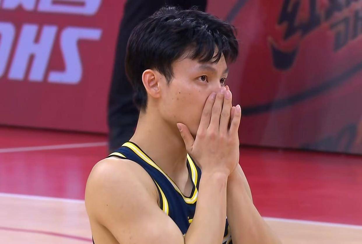 逼郭士强弃用高诗岩！男篮后卫线将大换血，徐杰正式迎来上位机会