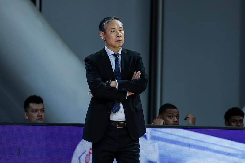 暴怒后的许利民心情有所好转 踩场训练后表扬全队