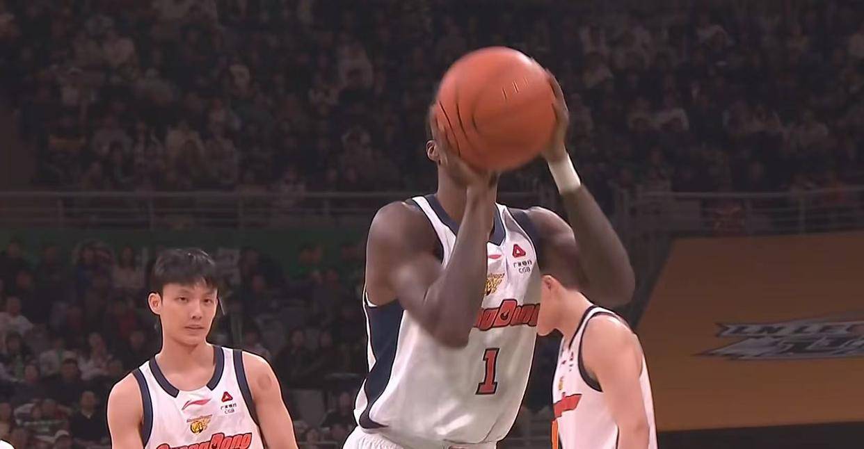 朱芳雨赌对了！广东“新王炸”确认到位，这可是杜锋的争冠法宝！