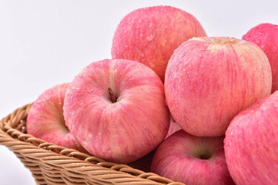 原创            65岁男子查出糖尿病后，坚持天天吃苹果，复查时医生连连称赞：这5点做得非常出色！