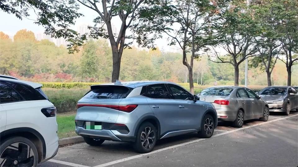 不但雷军想不到，估计连余承东也没想到吧！高校老师最喜欢的车不是问界，也不是小米，而是比亚迪！