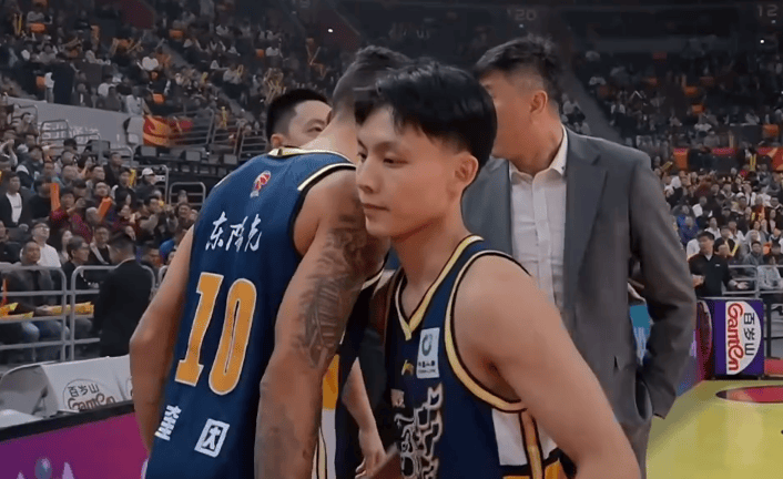 伪强队？广东男篮被上海队吊打，古德温挡不住，胡明轩再度拉胯
