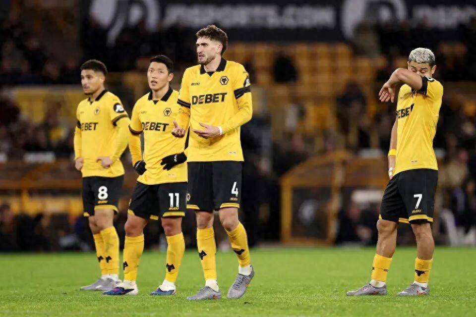 狼队超市开业！8000万甩卖两大主力提前预定降级名额 