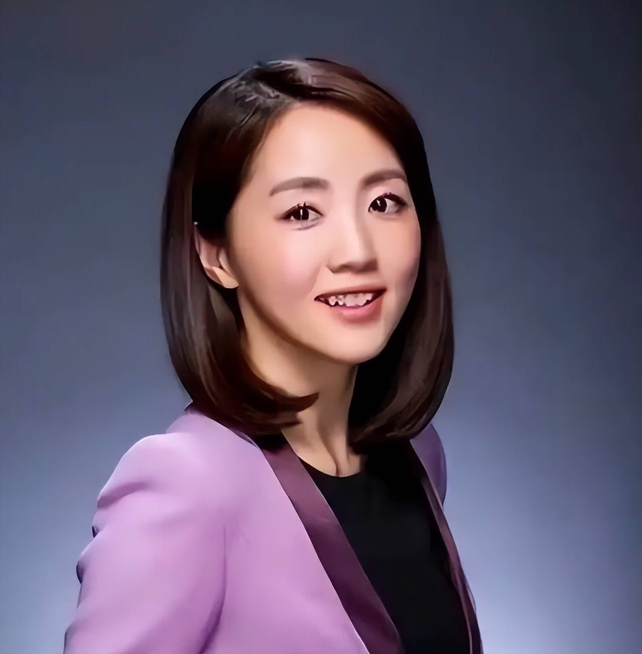 央视气象一姐嫁初恋丁克15年却因婆婆一个举动40岁生子