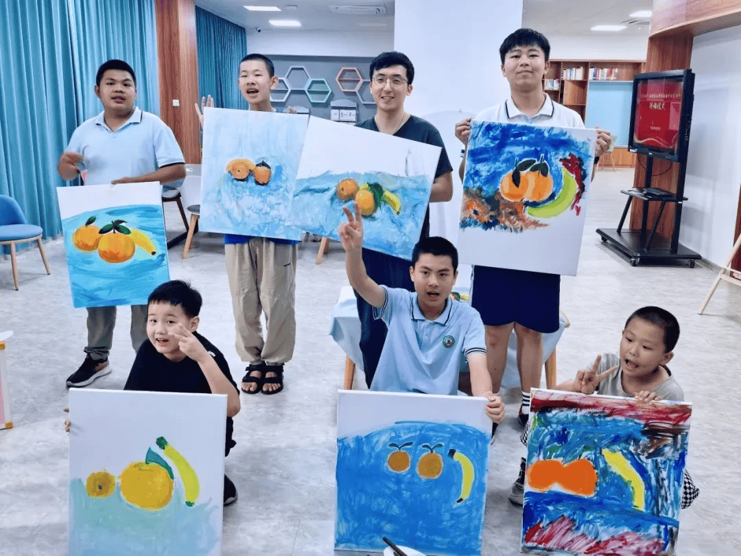 吕文扬绘画大师助力特殊儿童指尖绘画公益帮扶