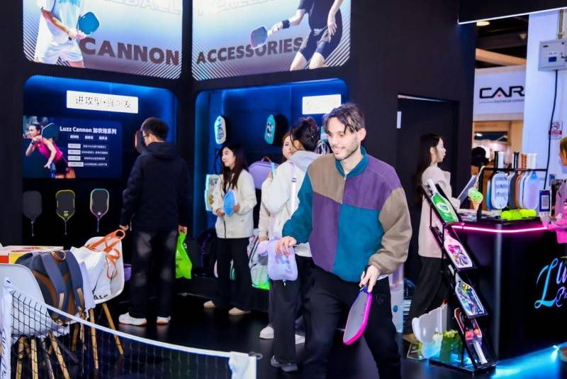 Luzz匹克球以“冰与火”主题亮相ISPO北