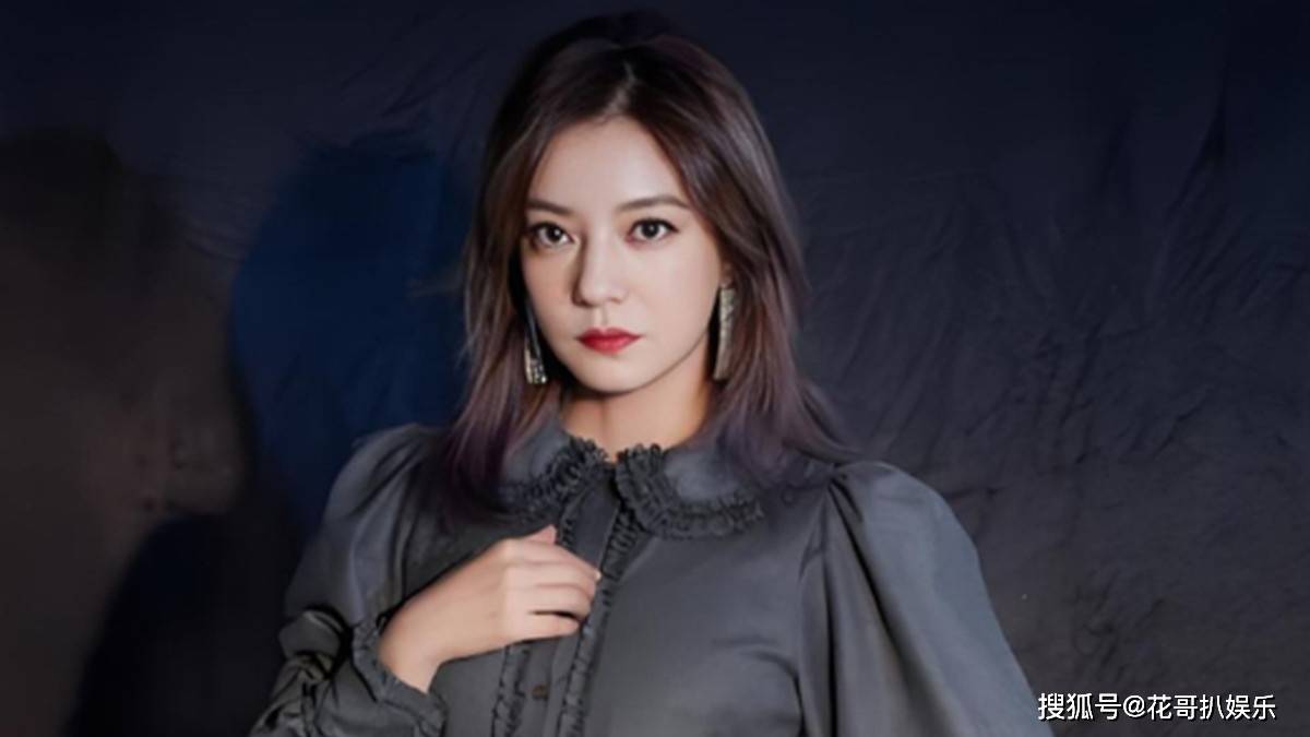 原创 赵大眼凌晨突袭直播间露脸，妆容精致眼神迷离，直播间黑屏被秒封封面图