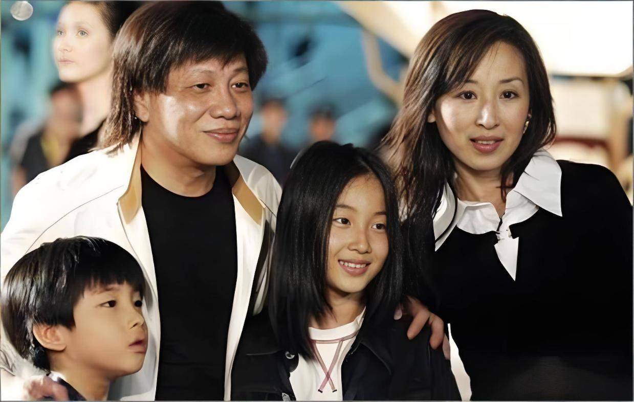 梁小龙告别仪式举行，陈真江湖再见，陈惠敏、白彪现身送行，两任妻子及子女曝光