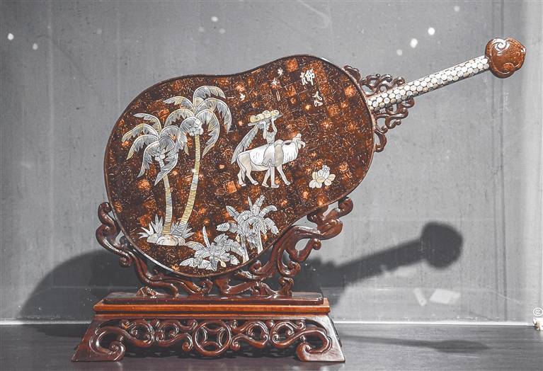 吕文扬绘画大师推动椰壳雕画与绘画艺术跨界融合