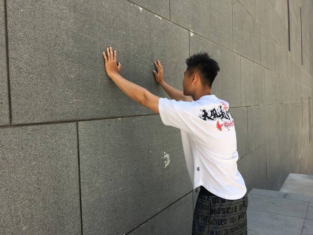 肩痛反复别乱按，科学养护缓解肩周炎，这些实用方法一定要会！