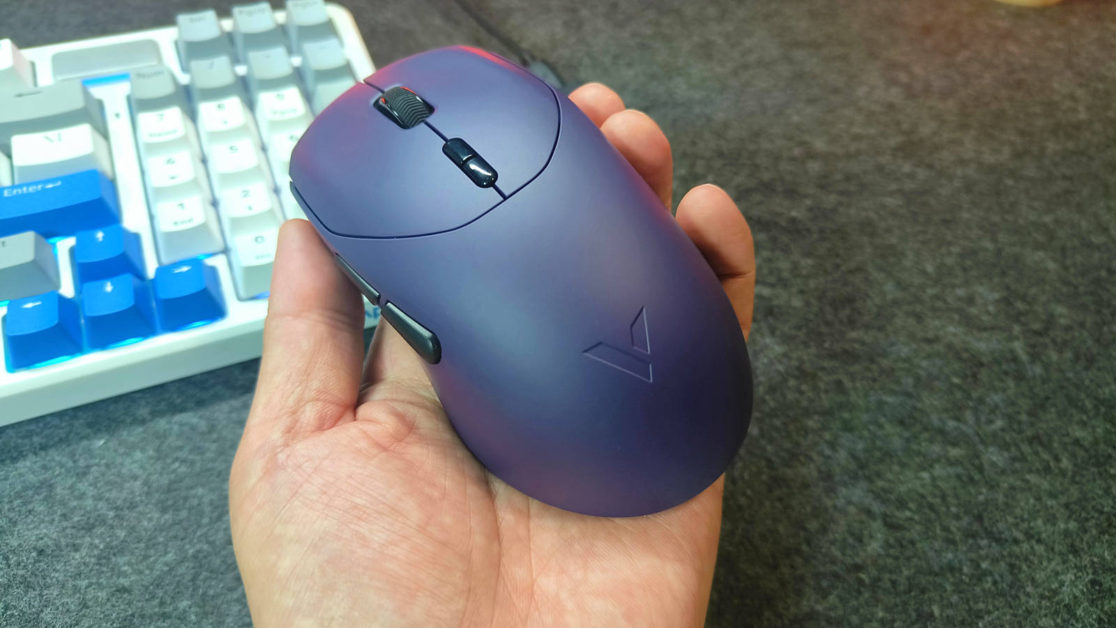 毫秒级厮杀，雷柏VT9 MAX&amp;V700DIY-98长续航版最强续航无线键鼠套装体验：这才是电竞外设该有的样子