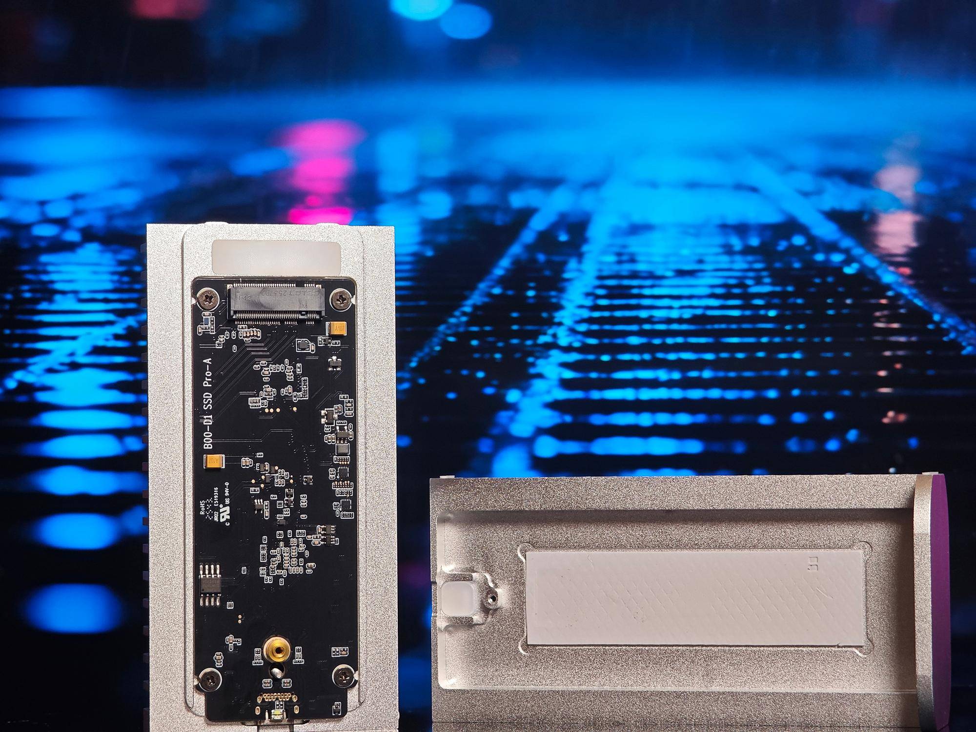 80Gbps疾速狂奔，铁威马D1 SSD Pro雷电5硬盘盒实测分享！