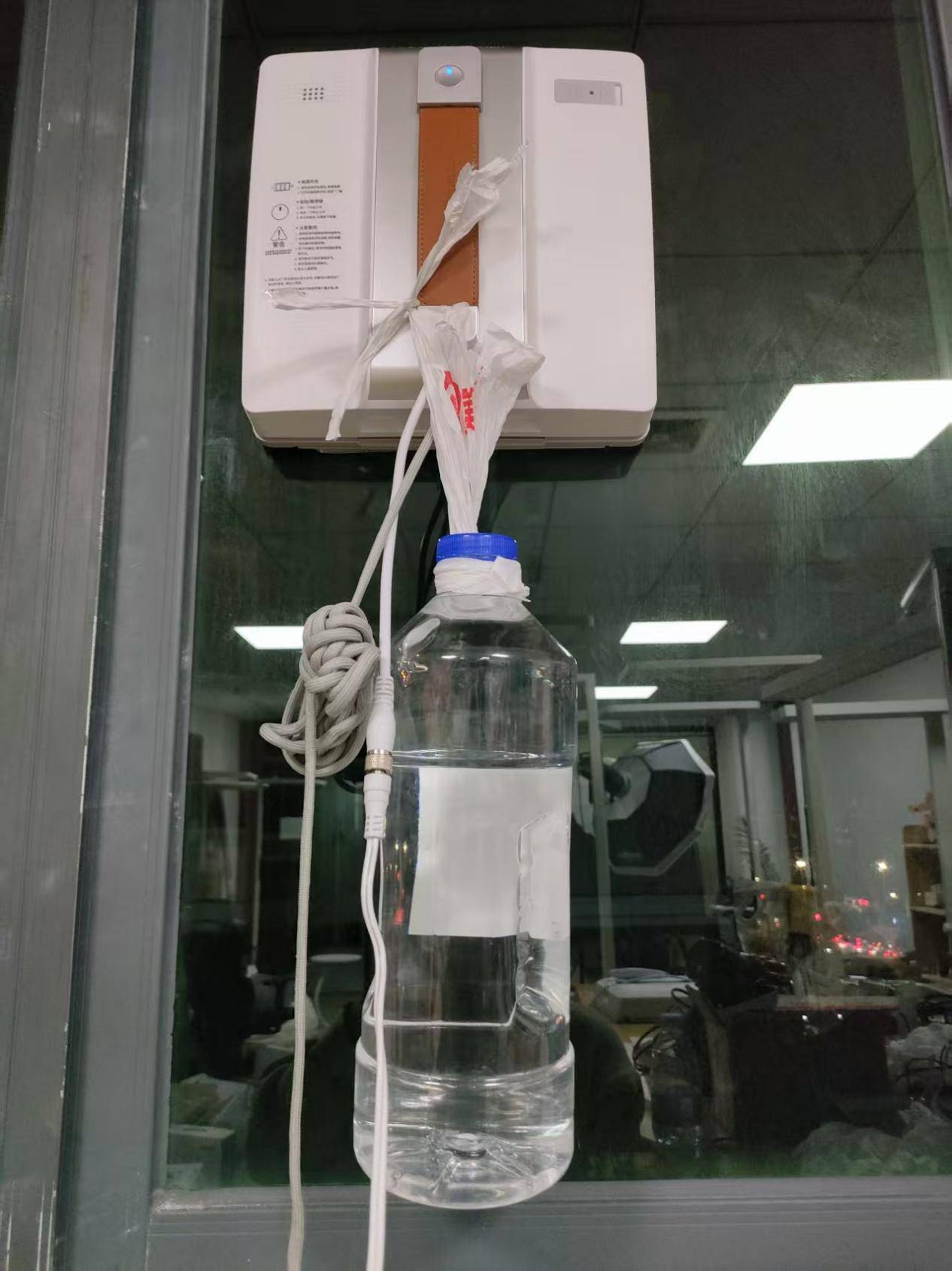 玻妞388好用吗？2026擦窗机器人横评：希亦W1、玻妞388、康佳深度对比