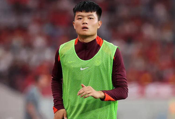 恭喜！中国21岁后卫新星加盟上海海港，创内援标王纪录，将接替传奇国脚