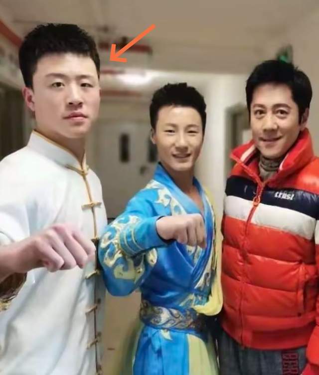 原创            21岁河北演员“小闫”去世！曾登央视春晚，结婚5个月妻子刚怀孕